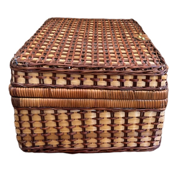 Large Woven Picnic Basket Romantic Vintage Set All Season Use Tan Blue Gingham - Picture 7 of 11
